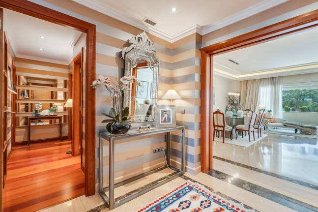 Zeitloses Apartment in einem luxuriösen Komplex in Puerto Banús