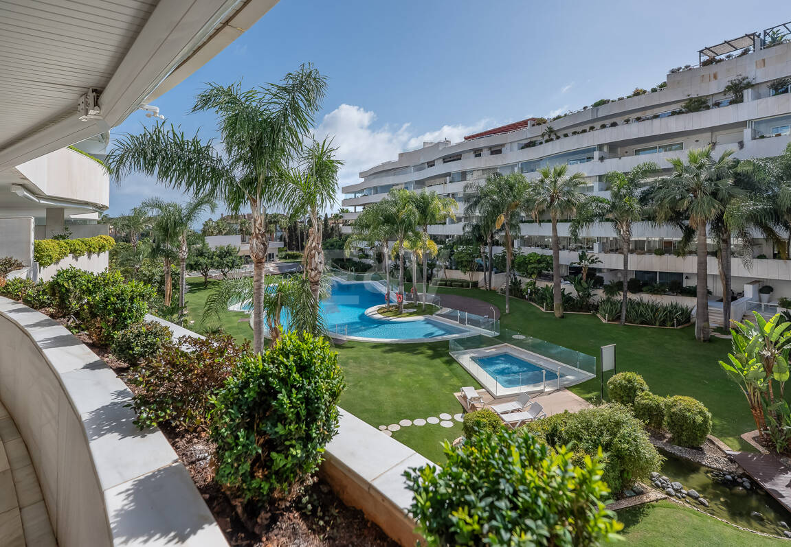Zeitloses Apartment in einem luxuriösen Komplex in Puerto Banús