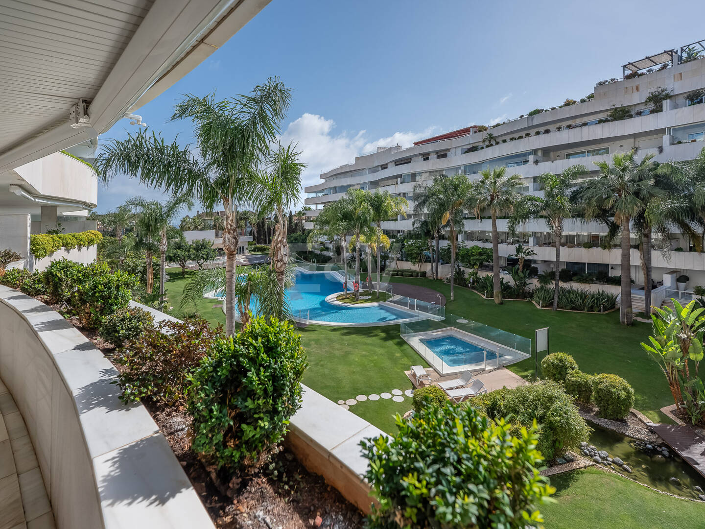 Zeitloses Apartment in einem luxuriösen Komplex in Puerto Banús