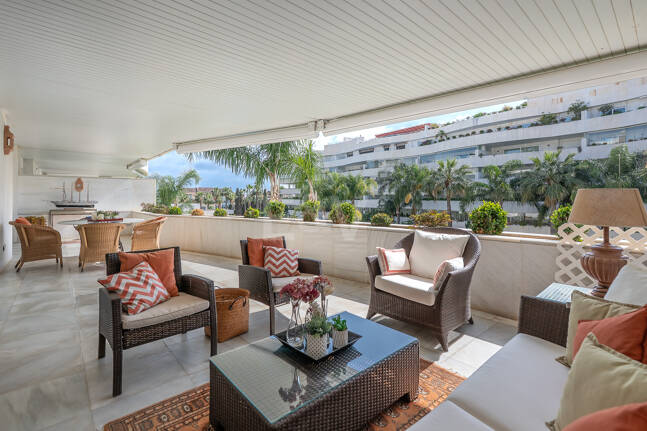 Zeitloses Apartment in einem luxuriösen Komplex in Puerto Banús