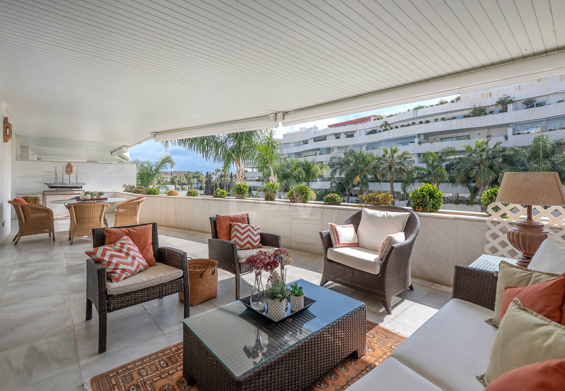 Zeitloses Apartment in einem luxuriösen Komplex in Puerto Banús