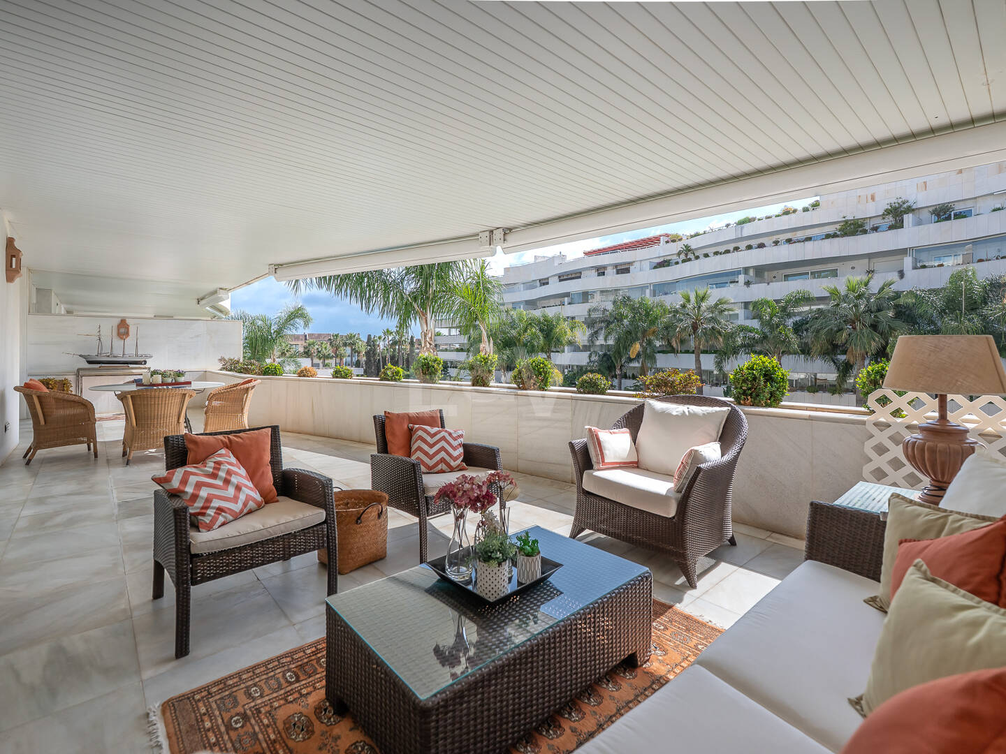 Zeitloses Apartment in einem luxuriösen Komplex in Puerto Banús