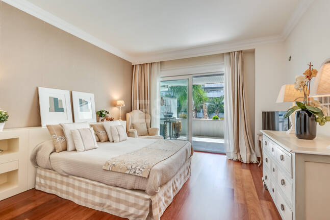 Zeitloses Apartment in einem luxuriösen Komplex in Puerto Banús