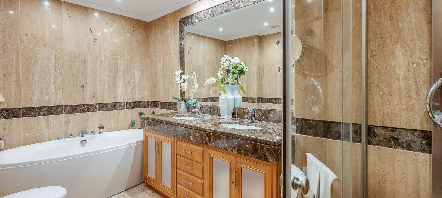 Appartement intemporel dans un complexe luxueux à Puerto Banús