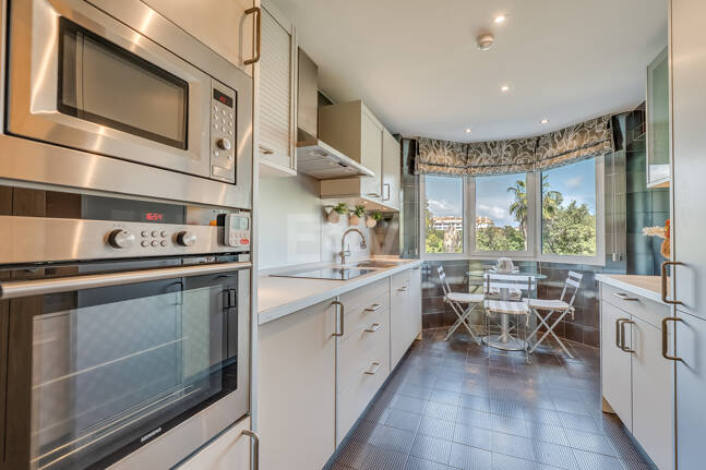 Zeitloses Apartment in einem luxuriösen Komplex in Puerto Banús