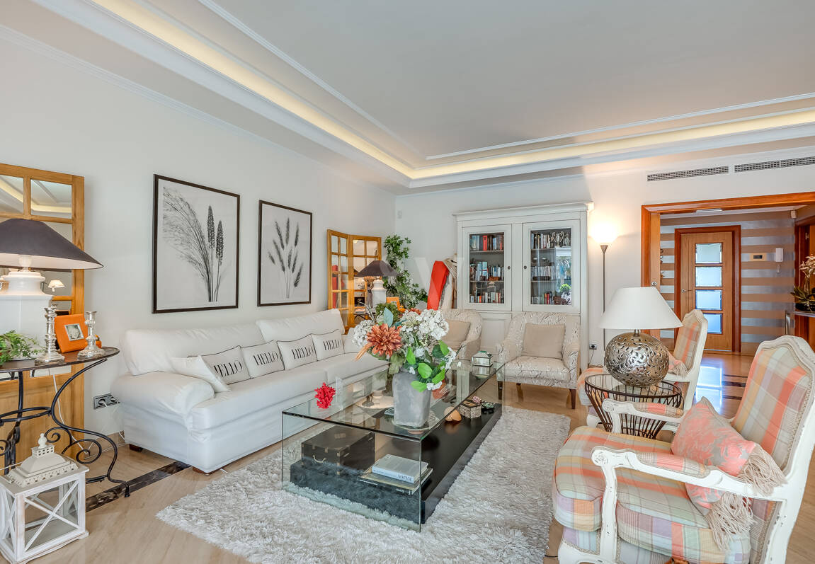 Zeitloses Apartment in einem luxuriösen Komplex in Puerto Banús