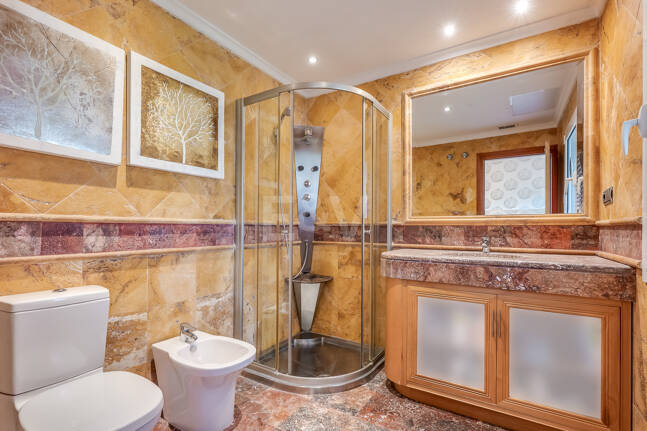 Zeitloses Apartment in einem luxuriösen Komplex in Puerto Banús