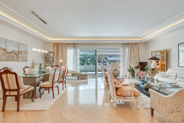 Zeitloses Apartment in einem luxuriösen Komplex in Puerto Banús