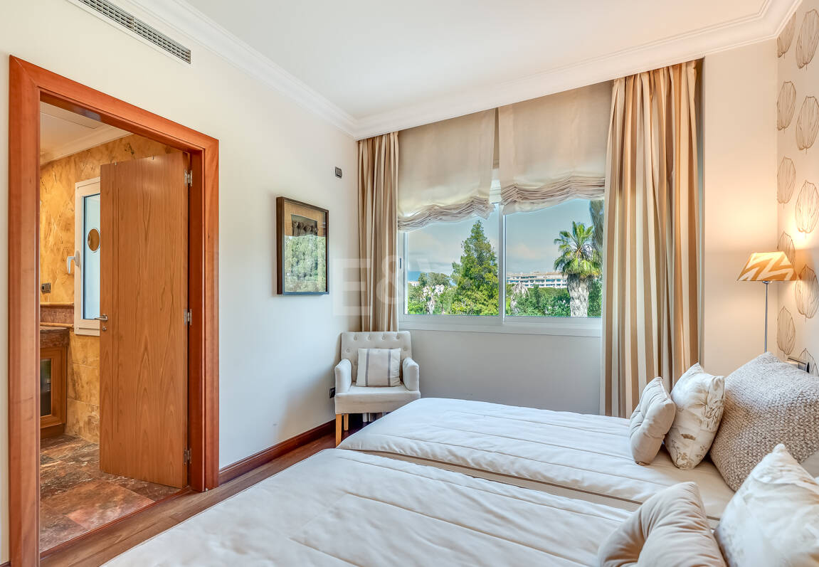 Zeitloses Apartment in einem luxuriösen Komplex in Puerto Banús