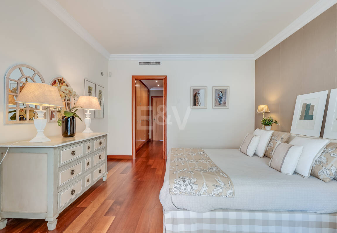 Zeitloses Apartment in einem luxuriösen Komplex in Puerto Banús