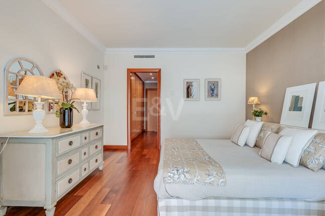 Zeitloses Apartment in einem luxuriösen Komplex in Puerto Banús