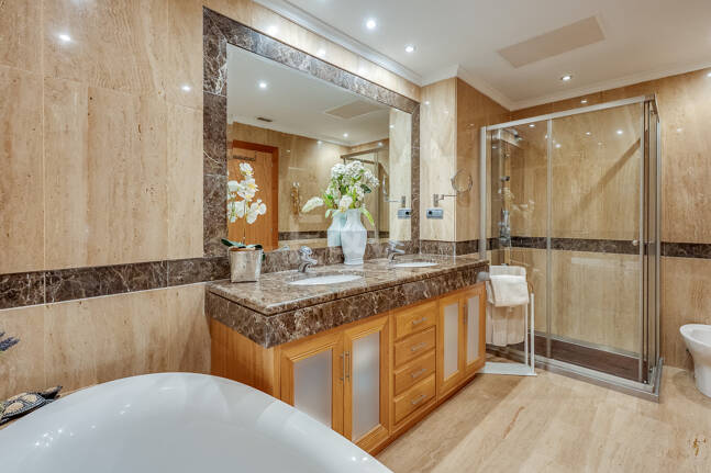 Zeitloses Apartment in einem luxuriösen Komplex in Puerto Banús