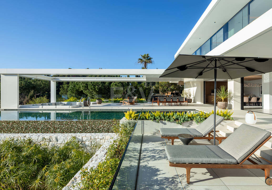 Retraite de vue sur la mer moderne dans le prestigieux El Madroñal
