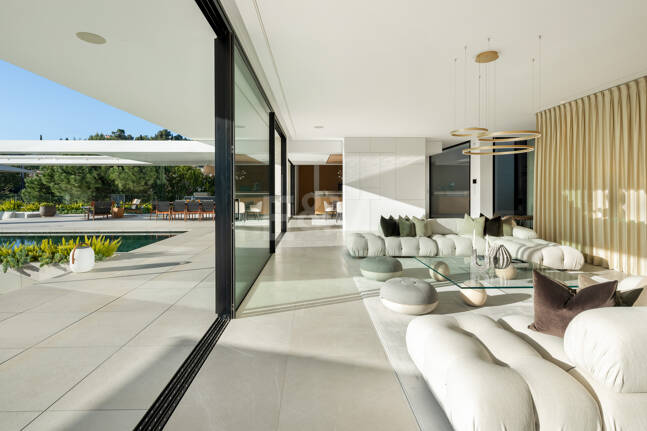 Modern Sea View Retreat in Prestigious El Madroñal