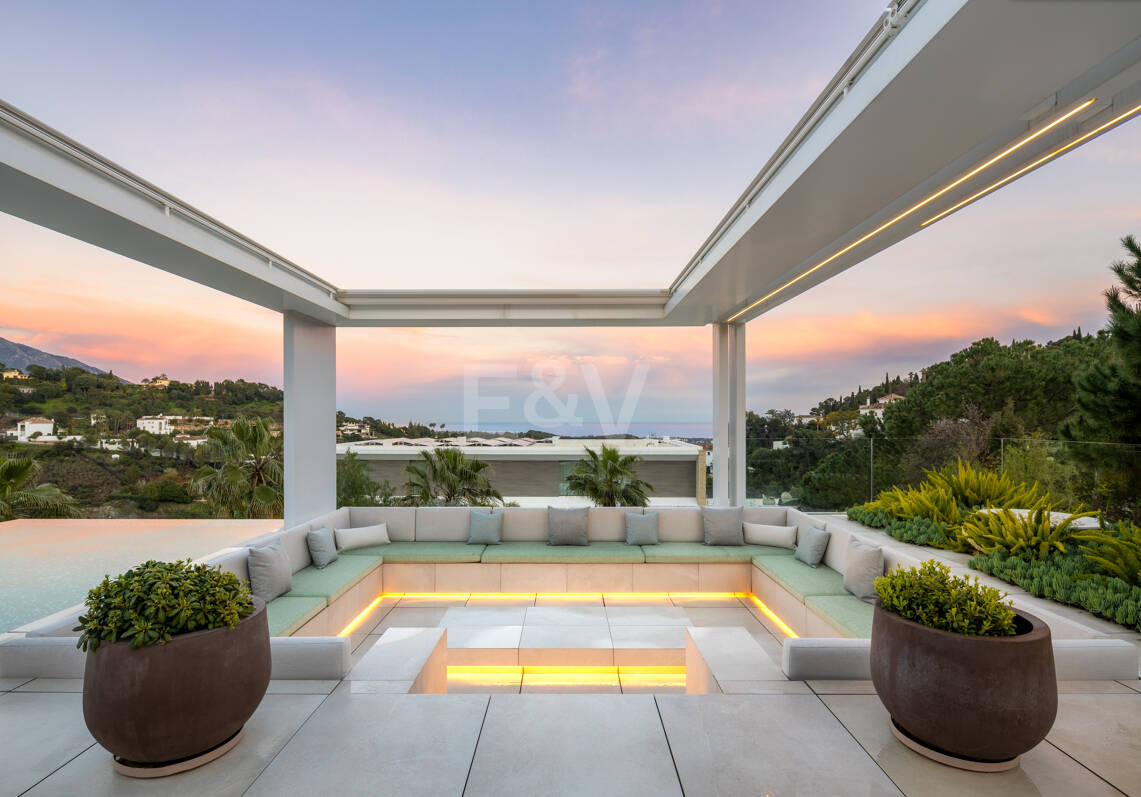 Retraite de vue sur la mer moderne dans le prestigieux El Madroñal