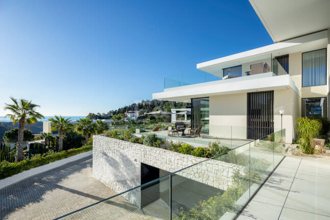 Modern Sea View Retreat in Prestigious El Madroñal