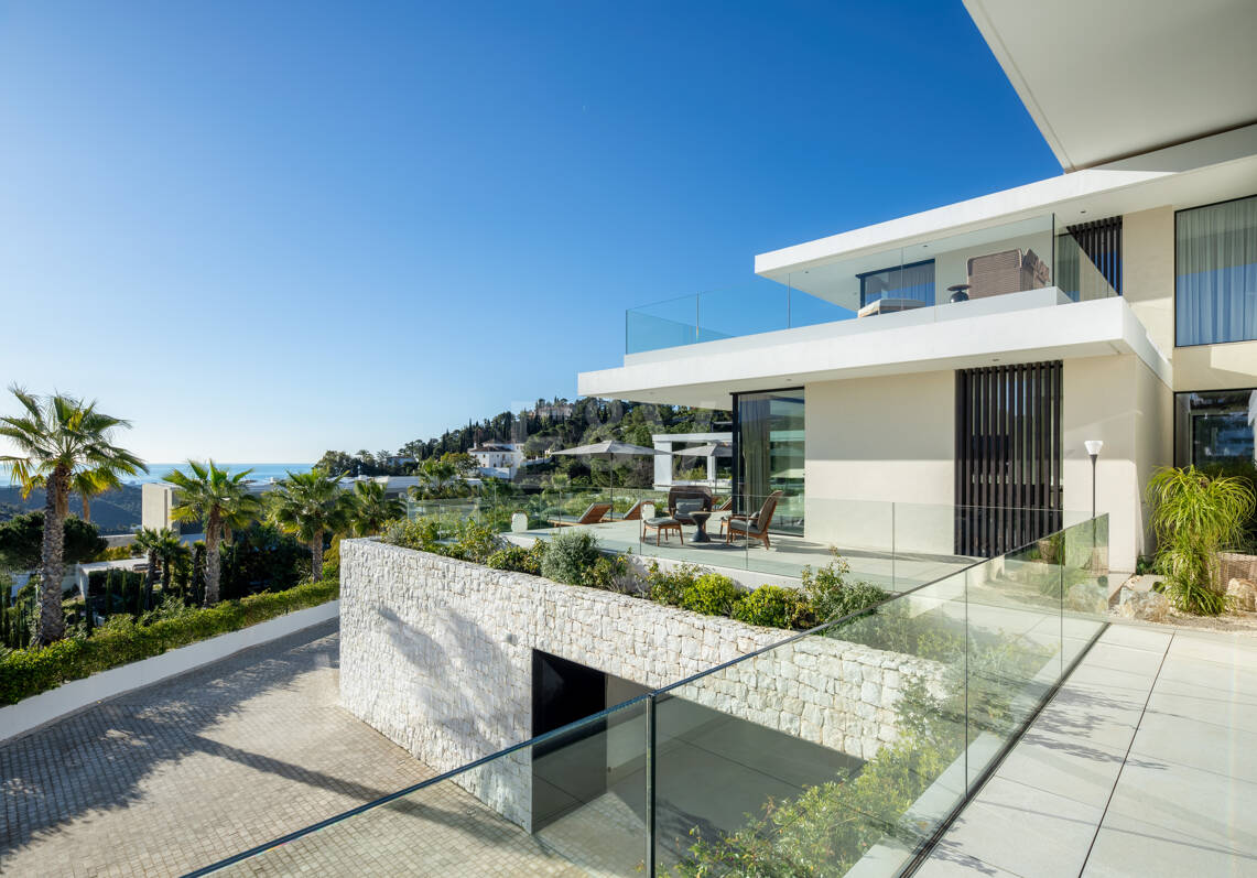 Retraite de vue sur la mer moderne dans le prestigieux El Madroñal
