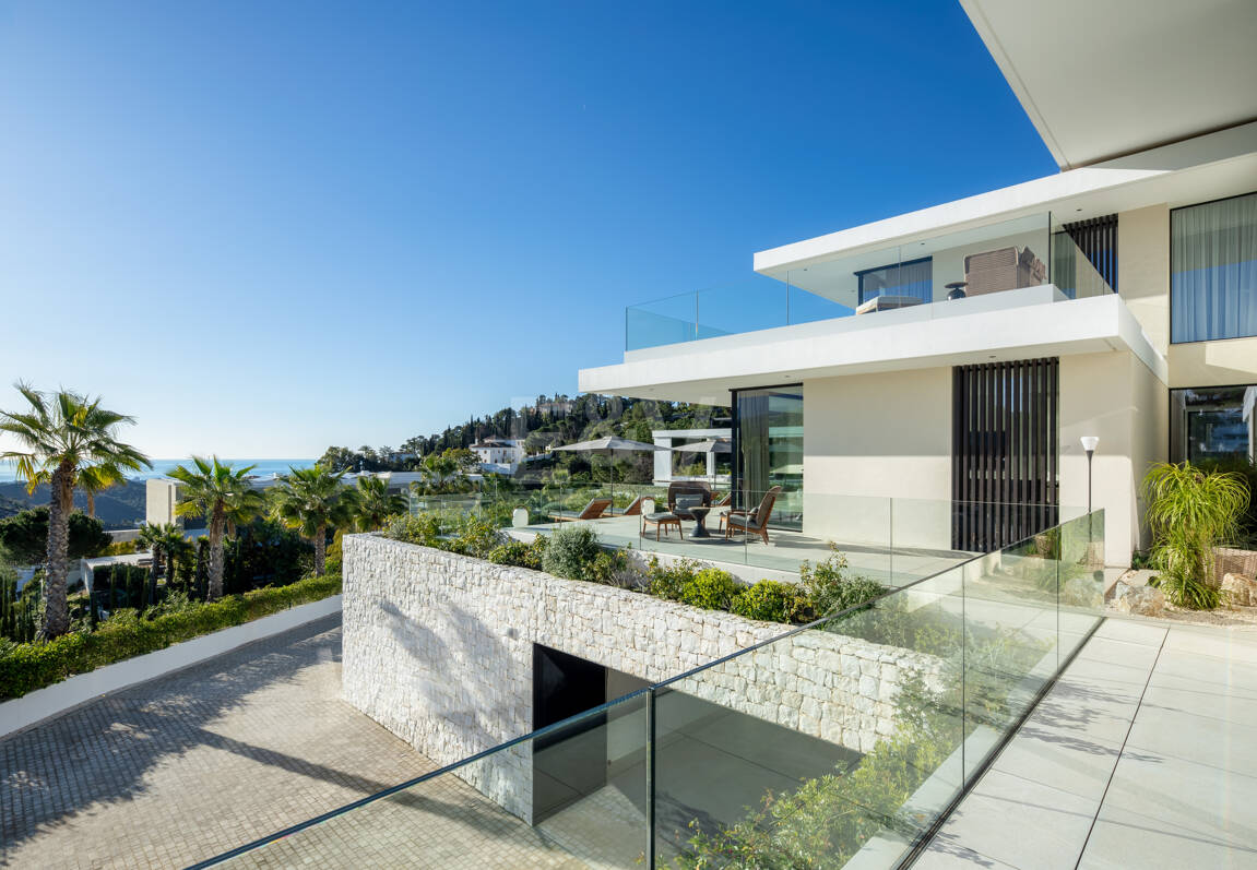 Modern Sea View Retreat in Prestigious El Madroñal