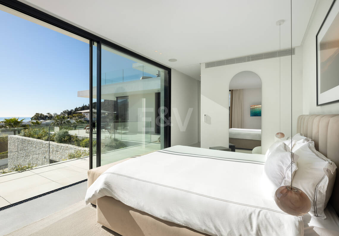 Retraite de vue sur la mer moderne dans le prestigieux El Madroñal
