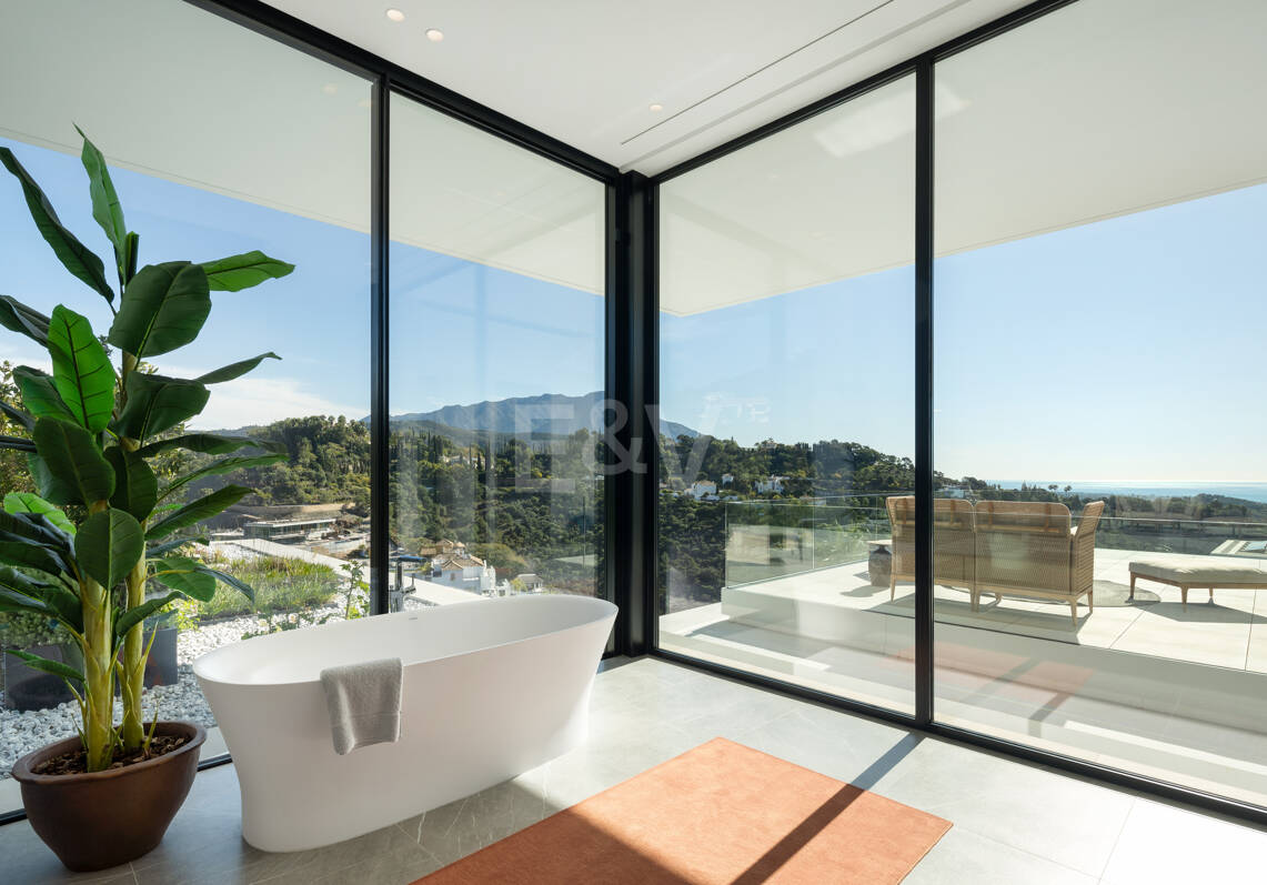 Retraite de vue sur la mer moderne dans le prestigieux El Madroñal