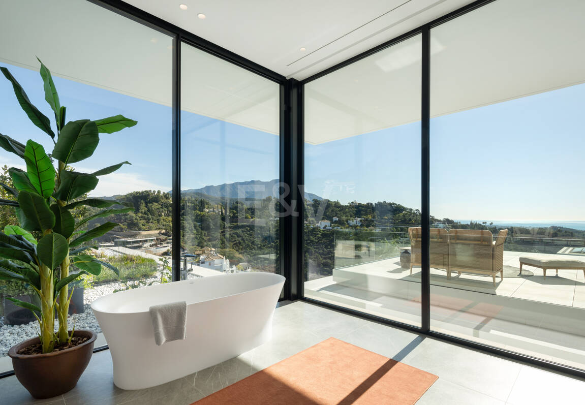 Modern Sea View Retreat in Prestigious El Madroñal