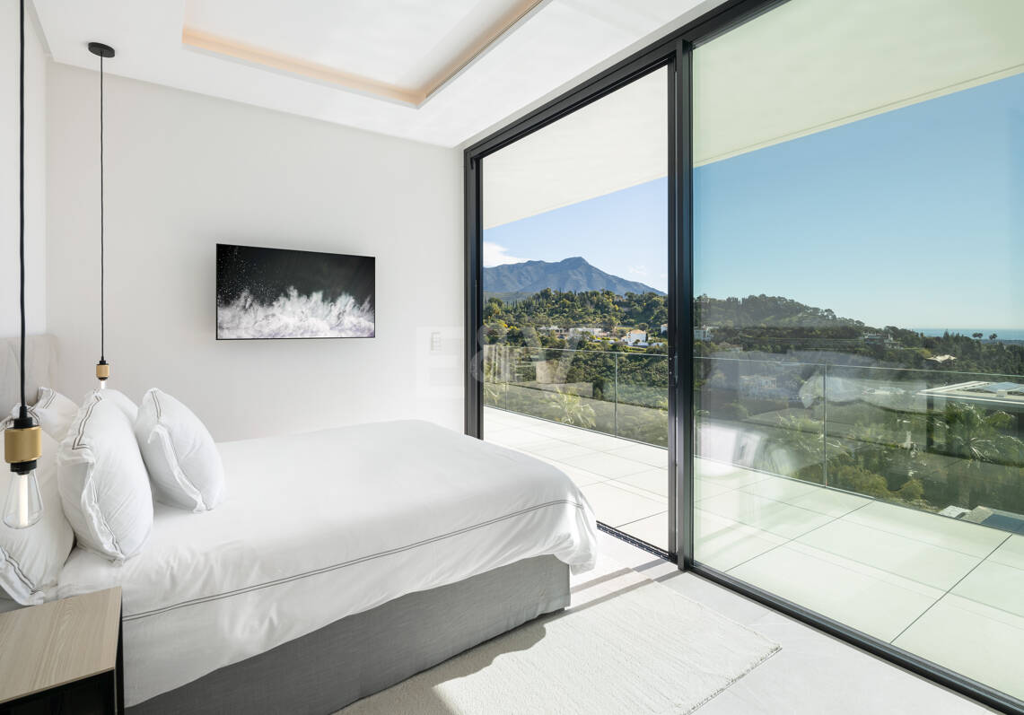 Retraite de vue sur la mer moderne dans le prestigieux El Madroñal