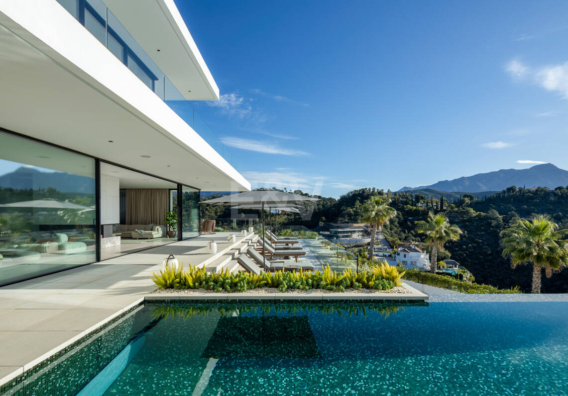 Retraite de vue sur la mer moderne dans le prestigieux El Madroñal