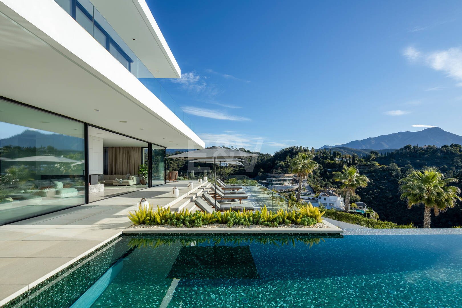 Modernes Meeresblick-Retreat im renommierten El Madroñal