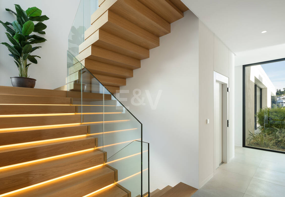 Modern Sea View Retreat in Prestigious El Madroñal