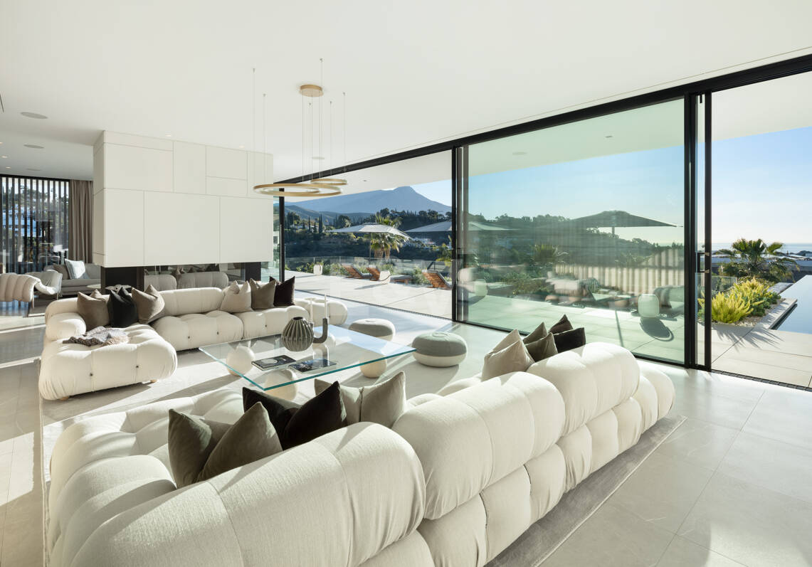 Retraite de vue sur la mer moderne dans le prestigieux El Madroñal
