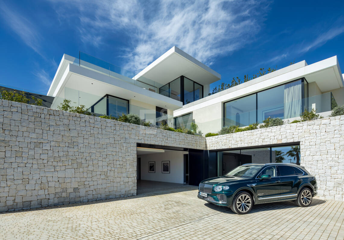 Retraite de vue sur la mer moderne dans le prestigieux El Madroñal
