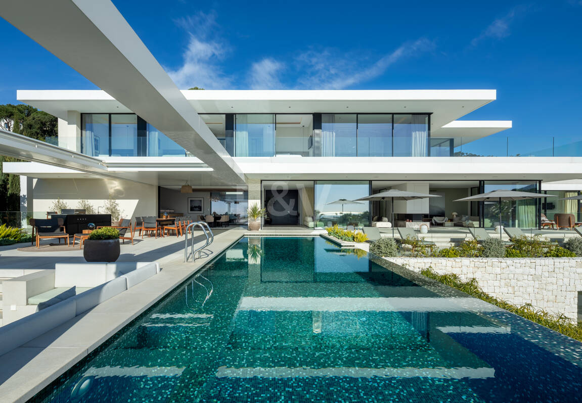 Modern Sea View Retreat in Prestigious El Madroñal