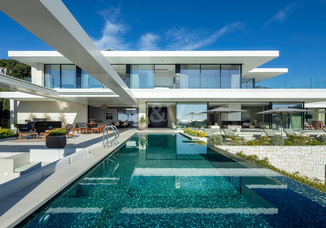 Retraite de vue sur la mer moderne dans le prestigieux El Madroñal