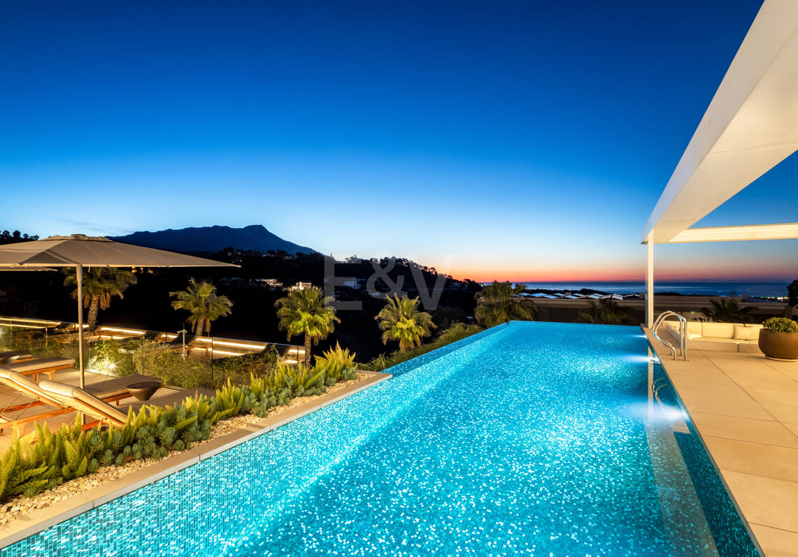 Retraite de vue sur la mer moderne dans le prestigieux El Madroñal