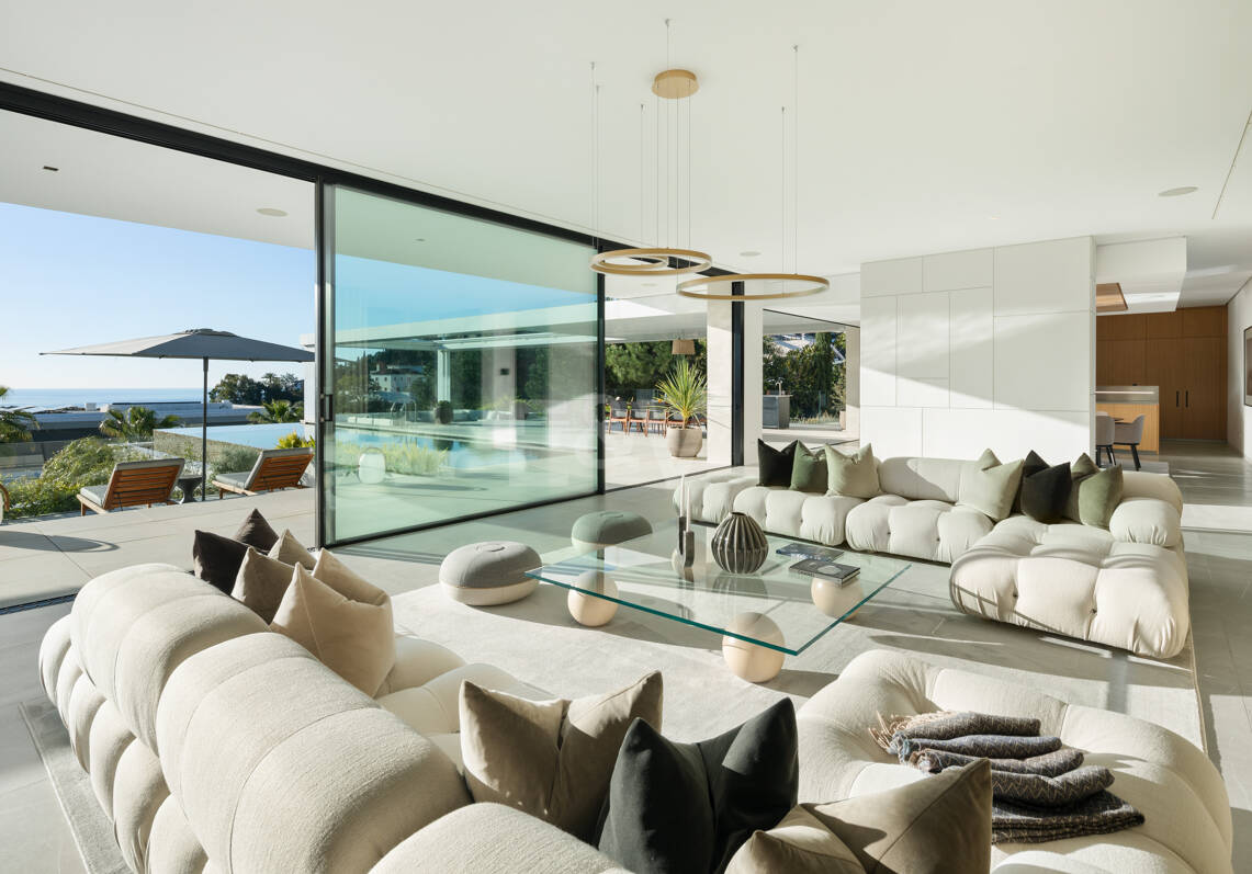 Retraite de vue sur la mer moderne dans le prestigieux El Madroñal