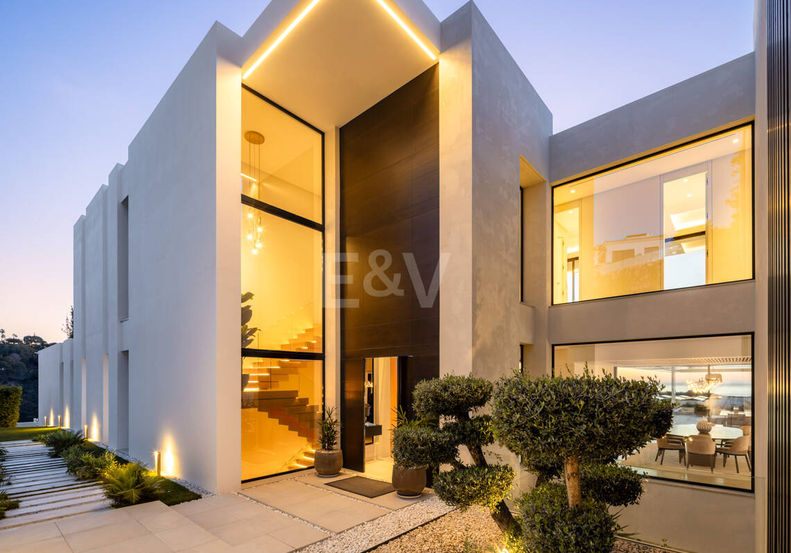 Retraite de vue sur la mer moderne dans le prestigieux El Madroñal