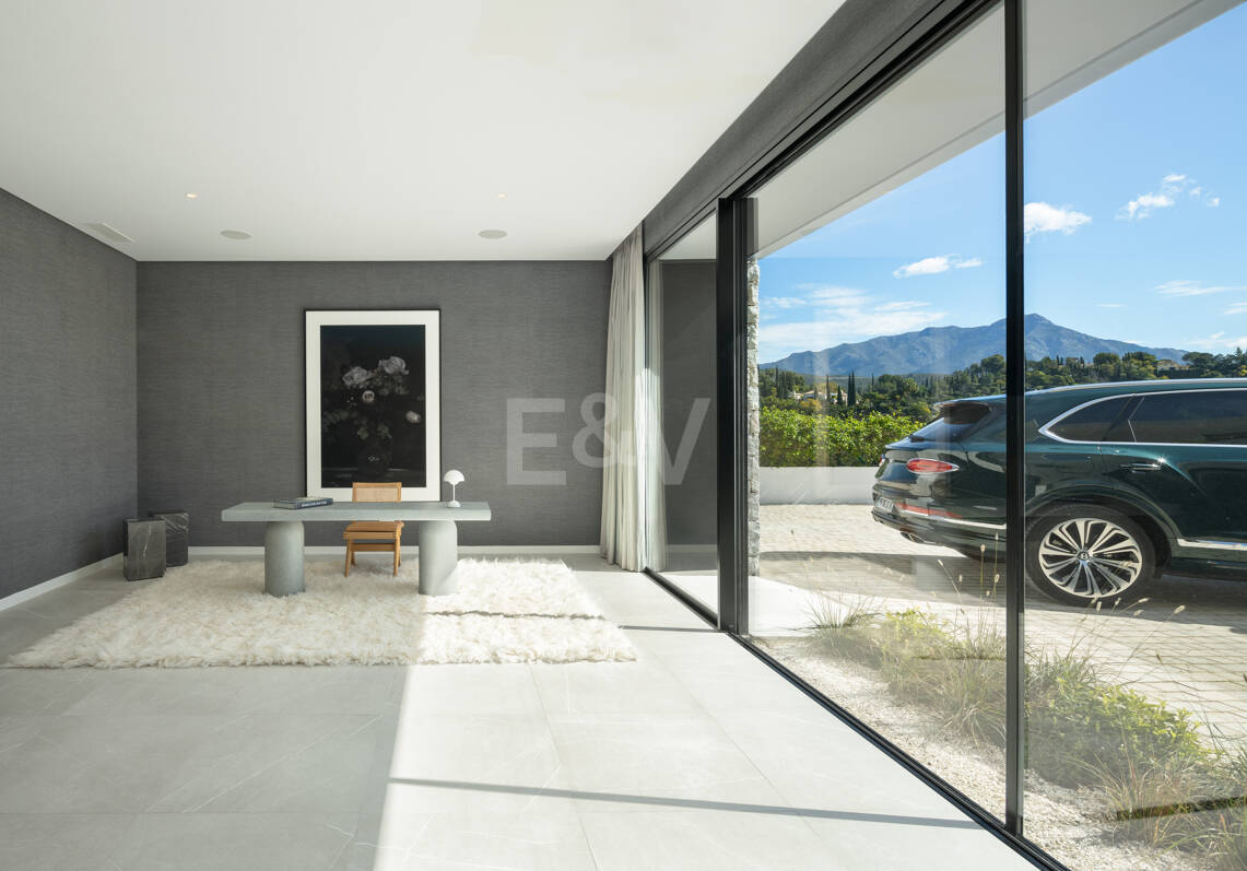Retraite de vue sur la mer moderne dans le prestigieux El Madroñal