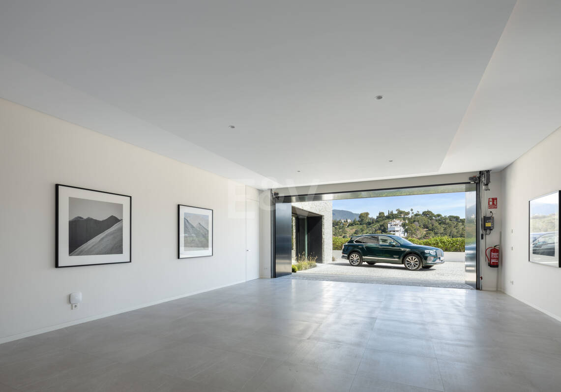 Retraite de vue sur la mer moderne dans le prestigieux El Madroñal