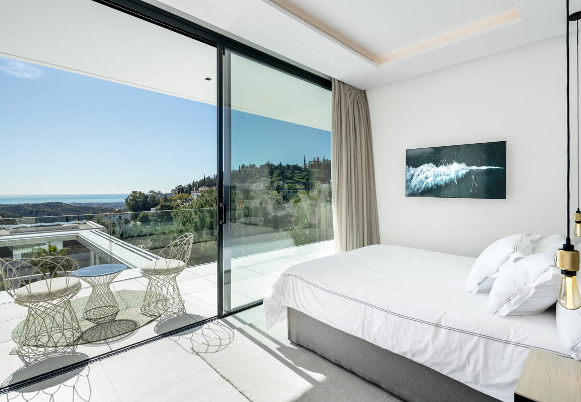 Modern Sea View Retreat in Prestigious El Madroñal