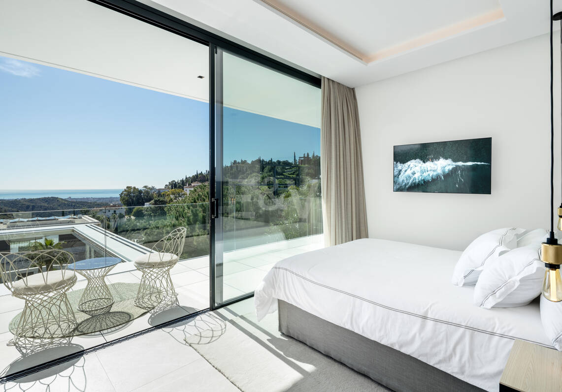 Retraite de vue sur la mer moderne dans le prestigieux El Madroñal