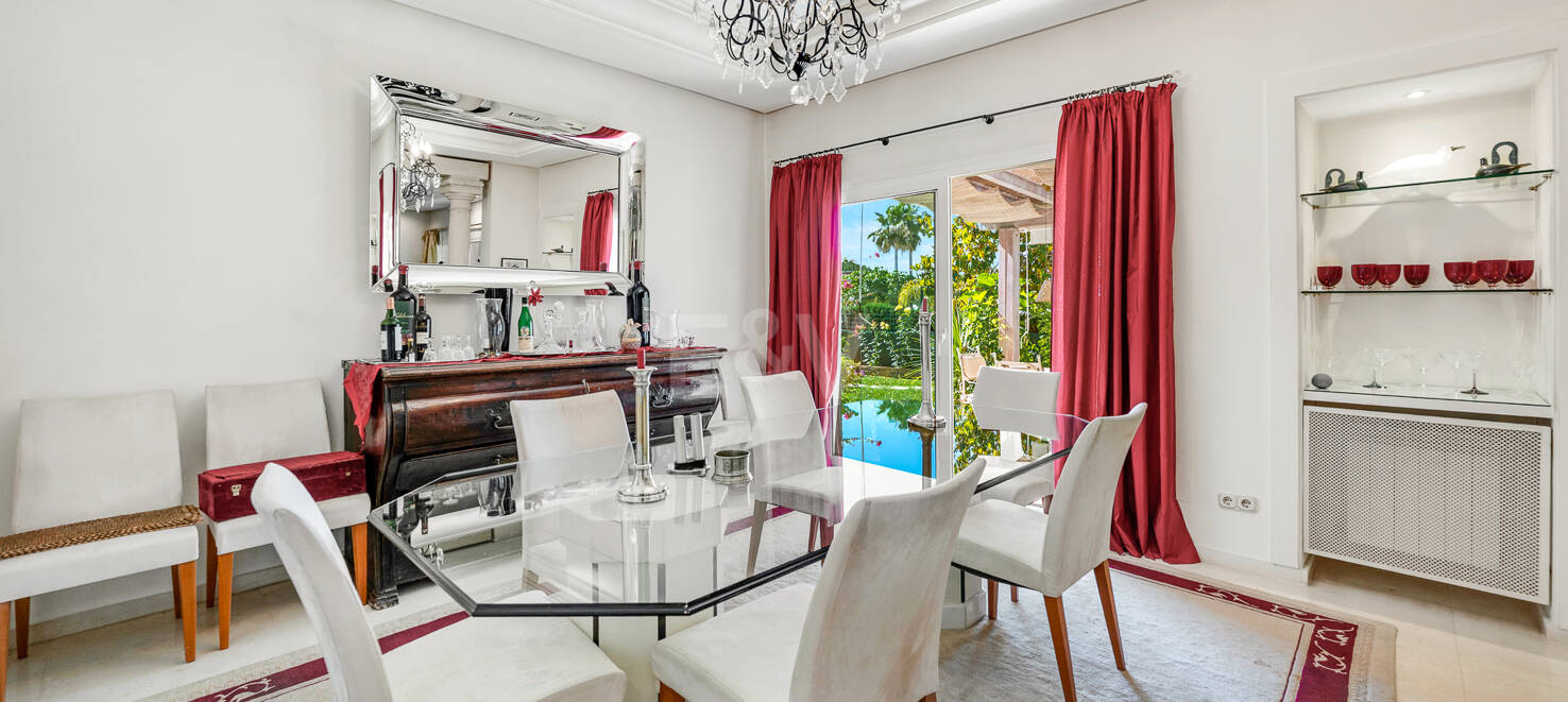 Beautiful Villa in the Heart of Nagüeles with Lush Garden and Sea Views