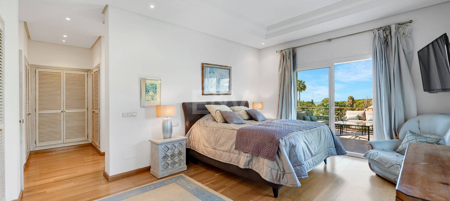 Beautiful Villa in the Heart of Nagüeles with Lush Garden and Sea Views