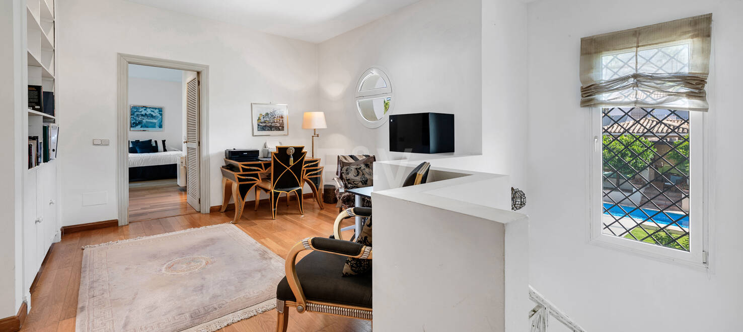 Beautiful Villa in the Heart of Nagüeles with Lush Garden and Sea Views