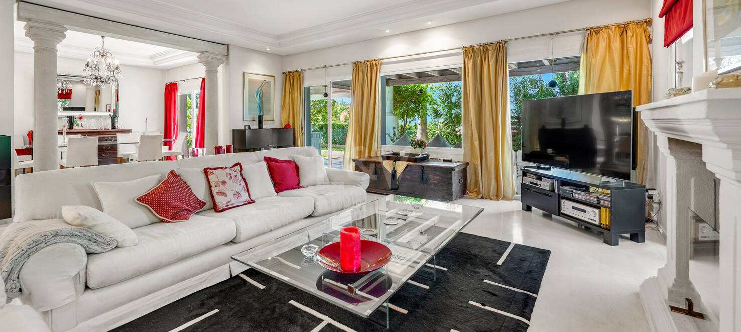 Beautiful Villa in the Heart of Nagüeles with Lush Garden and Sea Views