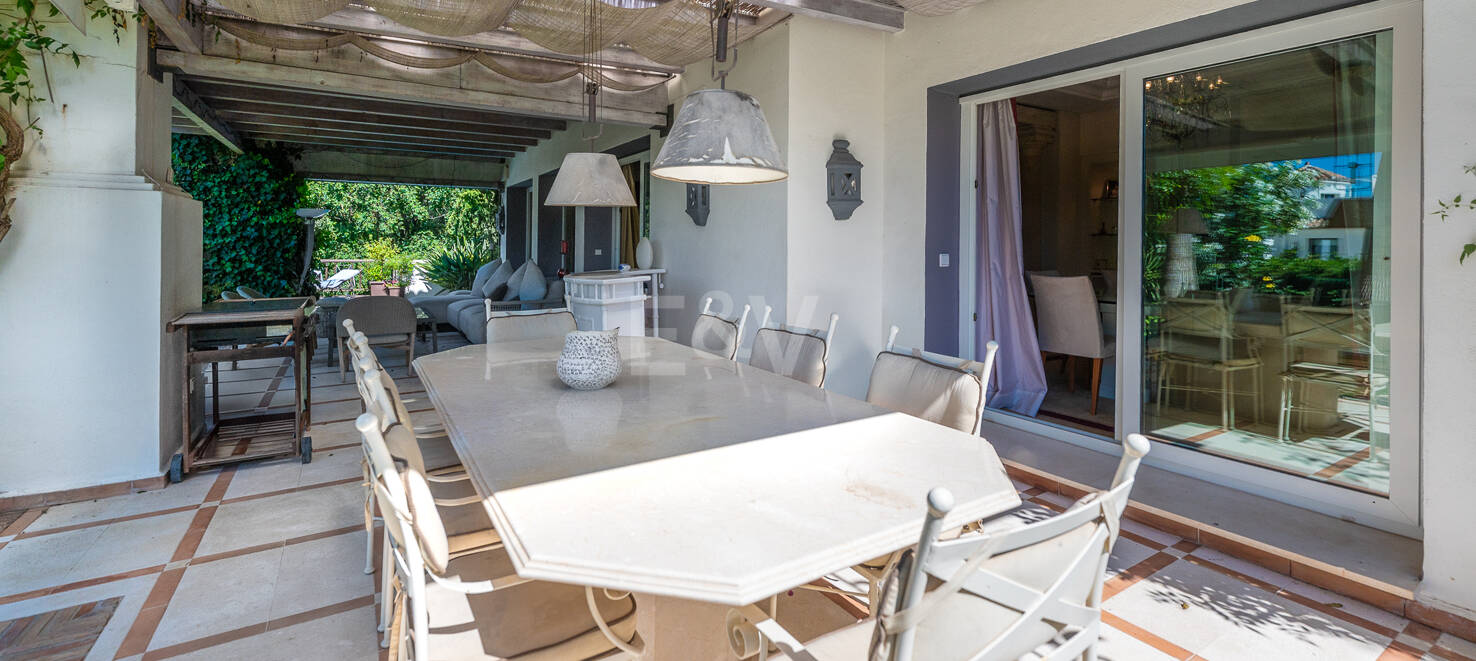 Beautiful Villa in the Heart of Nagüeles with Lush Garden and Sea Views