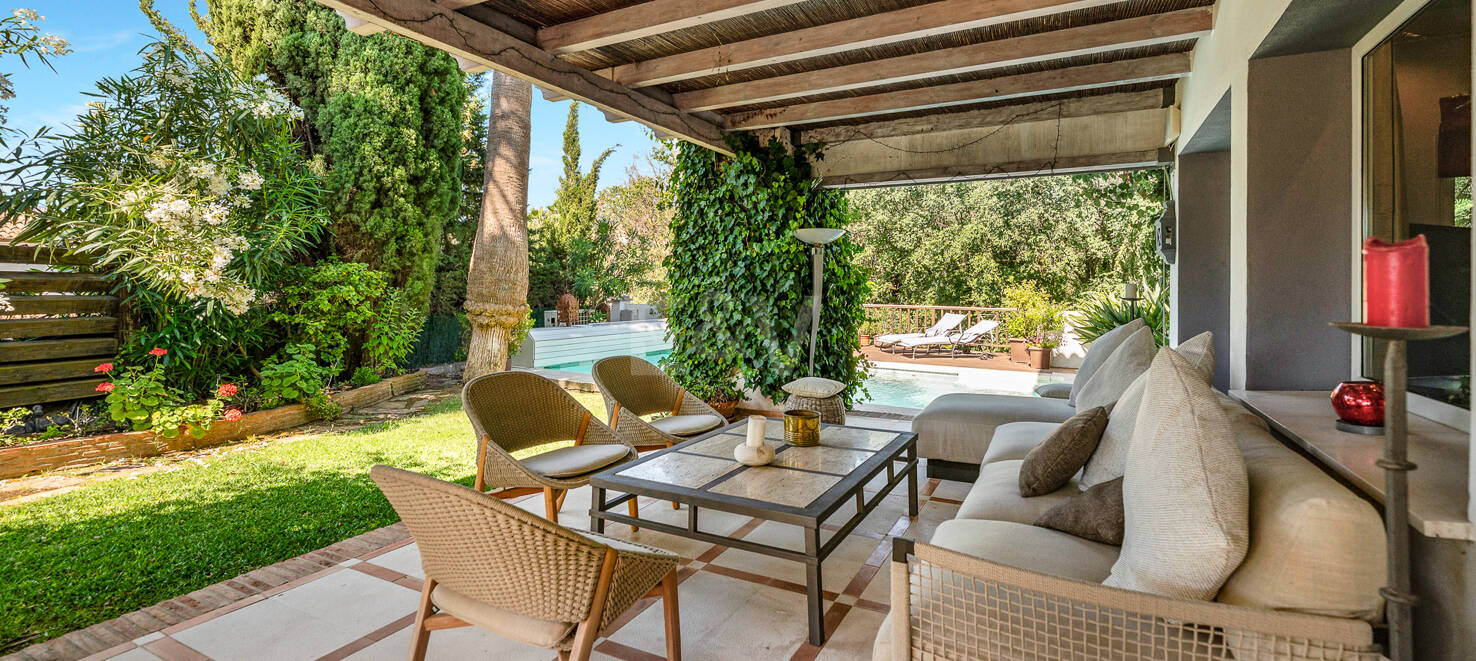 Beautiful Villa in the Heart of Nagüeles with Lush Garden and Sea Views