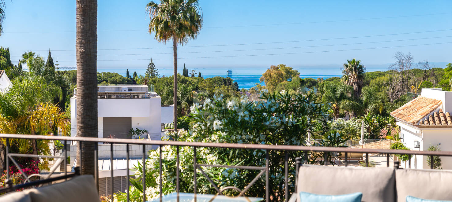 Beautiful Villa in the Heart of Nagüeles with Lush Garden and Sea Views