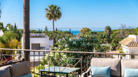 Beautiful Villa in the Heart of Nagüeles with Lush Garden and Sea Views