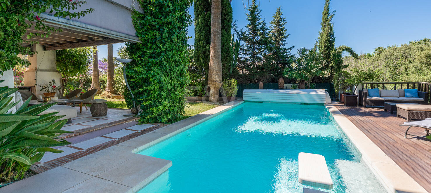 Beautiful Villa in the Heart of Nagüeles with Lush Garden and Sea Views