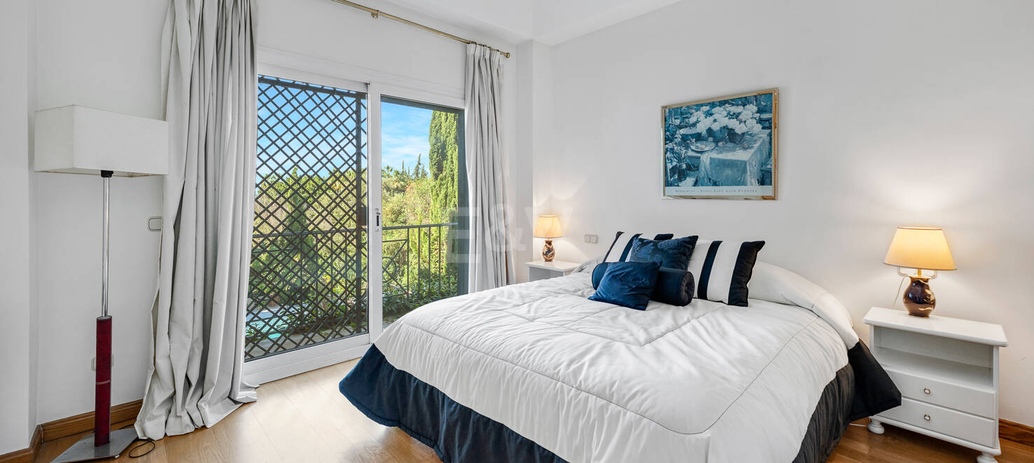 Beautiful Villa in the Heart of Nagüeles with Lush Garden and Sea Views